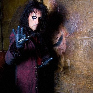 "Só levou 45 anos", brinca Alice Cooper, sobre sua entrada no Hall da Fama do Rock