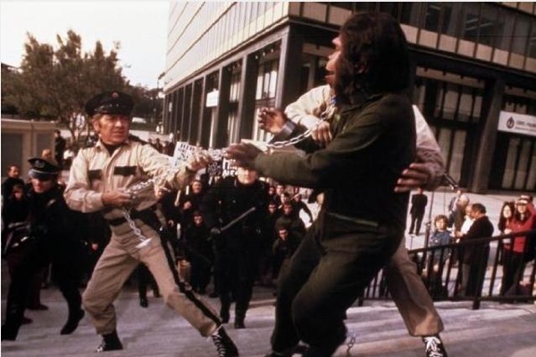 A Conquista do Planeta dos Macacos (1972)