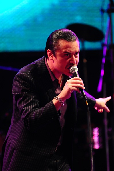 Mike Patton comandou o show do Mondo Cane no Palco Sunset