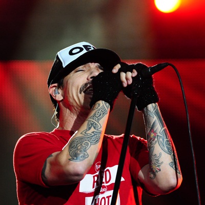 Apesar de ter machucado a cabeça surfando na sexta, 23, Anthony Kiedis veio com gás para apresentação no Rock in Rio