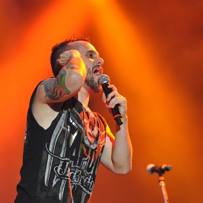 Glória durante show no Rock in Rio. Banda fez covers do Pantera na apresentação