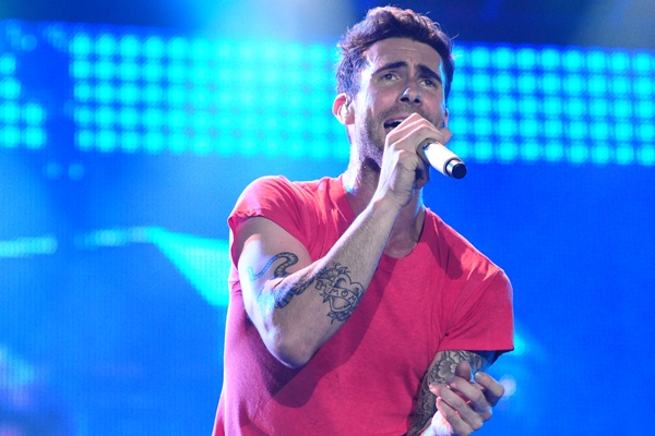 O Maroon 5 fechou a penúltima apresentação do Palco Mundo neste sábado, 1, com "She Will Be Loved", que foi entoada em coro pelo público presente.