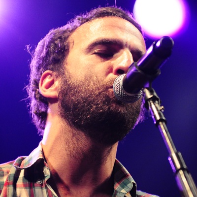 Marcelo Camelo e The Growlers fizeram show conjunto no Palco Sunset no início da noite deste domingo, 2. No repertório, a maior parte foram canções do ex-Los Hermanos, tanto da sua carreira solo quanto de sua antiga banda.