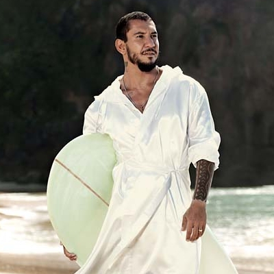 Hoje, Rodolfo decreta sem olhar para trás: “O vocalista dos Raimundos morreu aos 27 anos”