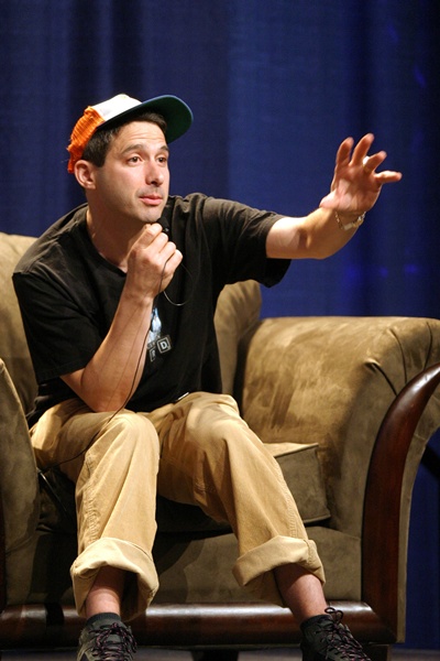 Adam Horovitz, o Ad-Rock dos Beastie Boys, trabalhará em peça com seu pai