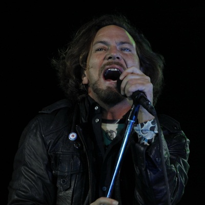 Eddie Vedder mantém intensidade no palco depois de 20 anos de carreira