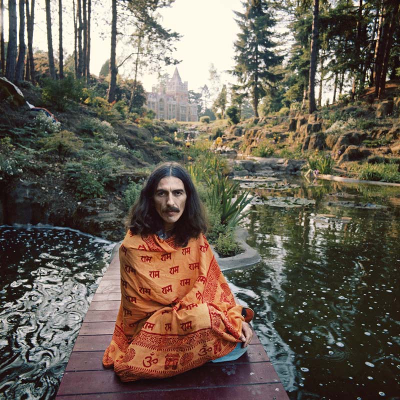 EM PAZ George Harrison em Friar Park, a gigantesca propriedade em que morou, em 1975