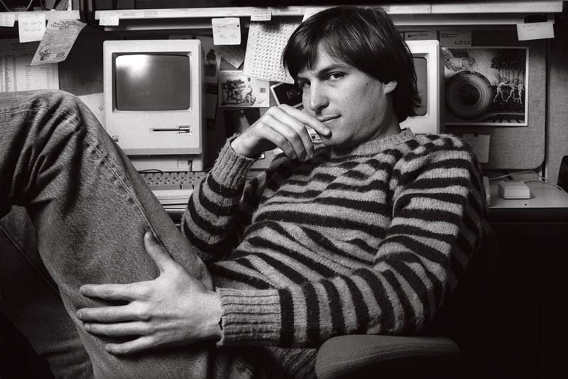 ACREDITAR E CONQUISTAR Jobs no escritório da Apple, em 1984. “Ele era o Bob Dylan das máquinas”, diz Bono
