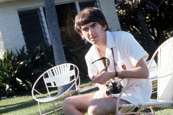 O rompimento dos Beatles, em 1970, foi traumático e libertador para George Harrison. Em sua carreira solo, o guitarrista lançou algumas faixas que podem ser colocadas lado a lado com o trabalho do fab four. Aqui estão 12 delas.