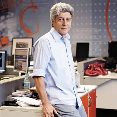 NOS BASTIDORES DA NOTÍCIA Caco Barcellos, na redação do Profissão Repórter, em São Paulo