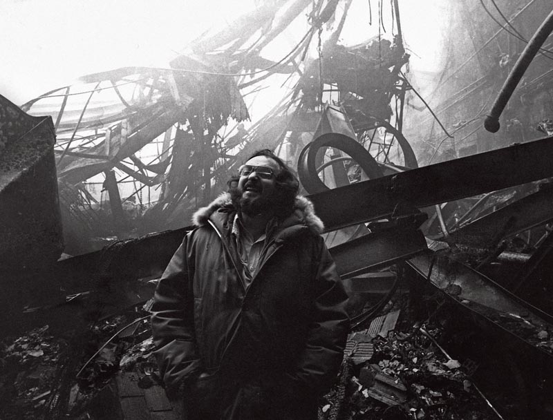 CINEASTA BISSEXTO  Kubrick se prepara para as filmagens de Nascido para Matar (1987), penúltimo filme de sua carreira. Ele morreu em 1999