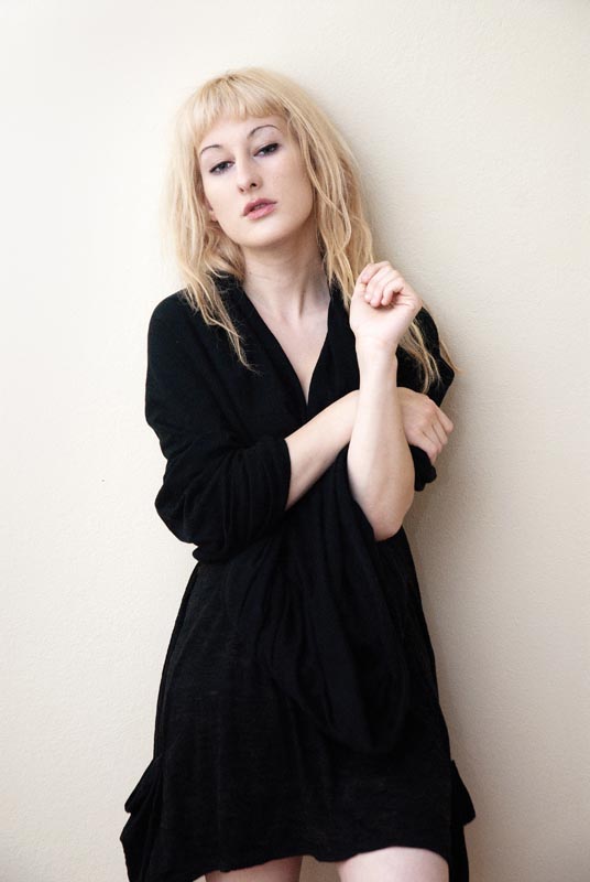 DRAMÁTICA  Zola faz apresentações sem regras