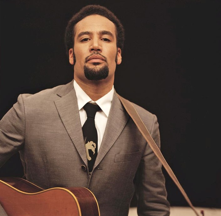 NOVOS AMIGOS  Harper tem parceiros musicais variados