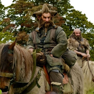 Anões montam em pôneis durante gravação de cena em O Hobbit: Uma Jornada Inesperada