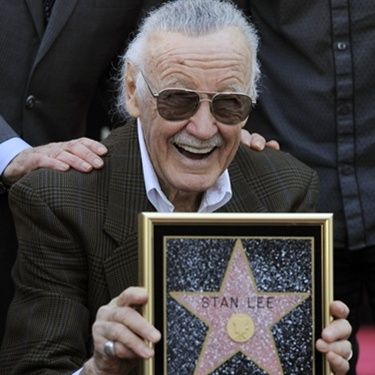 Stan Lee recebeu a estrela de número 2.428 na Calçada da Fama de Hollywood