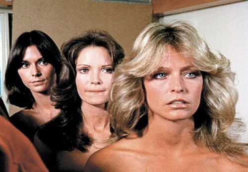 Kate Jackson (ao fundo), Jaclyn Smith (meio) e Farrah Fawcett (frente): o elenco original de As Panteras; série volta para a TV em versão modernizada