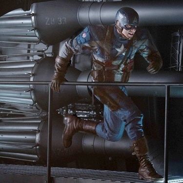 Chris Evans em ação como Capitão América