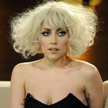 Lady Gaga divulgou a letra de "Born This Way" no Twitter