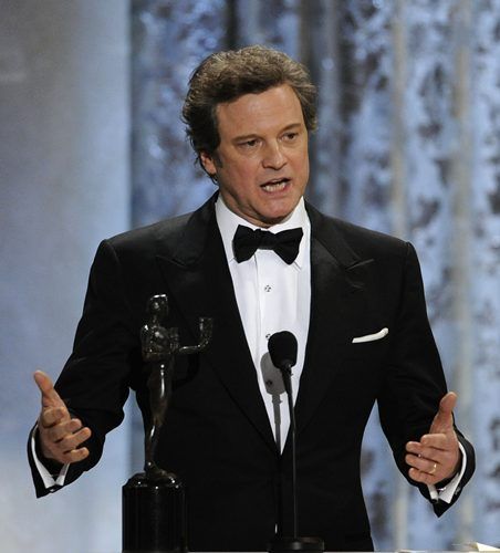 Colin Firth recebendo o prêmio de melhor ator no SAG Awards