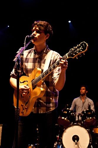 Por mais que a casa não estivesse cheia, o Vampire Weekend fez um show animado para os presentes