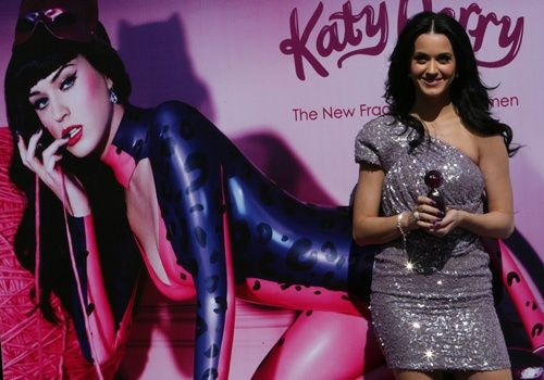 Katy Perry lança sua mais nova fragrância, que ganhou o nome de Purr