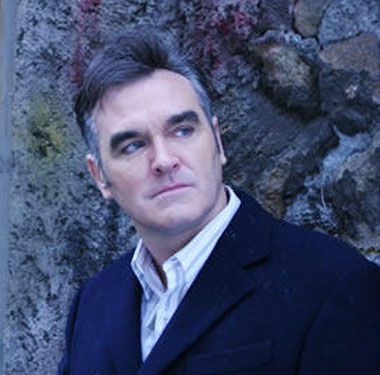 Morrissey divulgará faixas inéditas com o relançamento do single "Glamorous Glue"