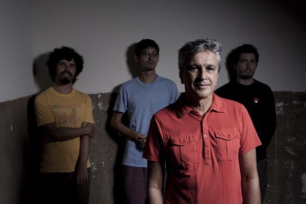 Caetano Veloso e a Banda Cê, que gravaram juntos o disco Zii e Zie, de 2009
