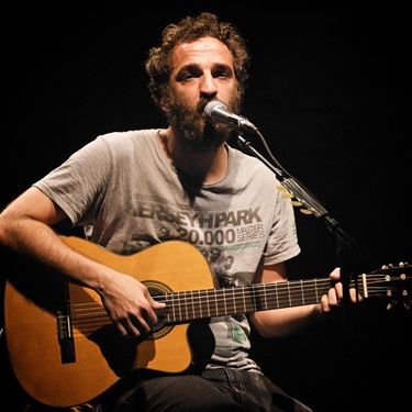 Marcelo Camelo lançou a música "ôô", do disco ainda inédito Toque Dela