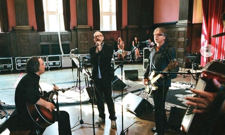 SÓ GRAVADO O R.E.M. não levará o novo CD para a estrada