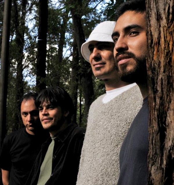 CORRENDO ATRÁS O Los Porongas seguiu conselhos de Dado Villa-Lobos, ex-Legião