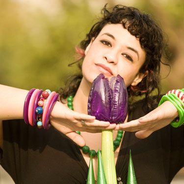 Tulipa Ruiz fará turnê na Europa para divulgar o álbum Efêmera