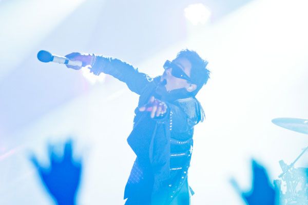 Jared Leto convoca público adolescente para cantar junto ao 30 Seconds to Mars