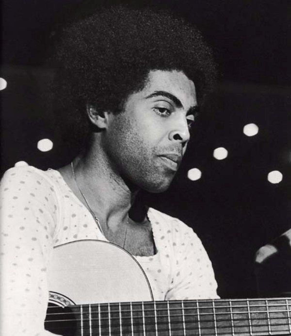 CONTRA A DITADURA Gilberto Gil em 1973, mesmo ano das gravações "perdidas" realizadas na USP.