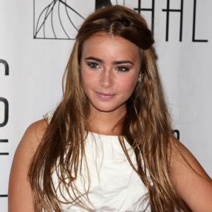 Lily Collins viverá Branca de Neve em The Brothers Grimm: Snow White