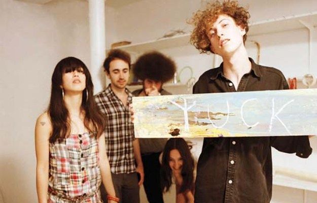 AMOR AO PASSADO (Da esq.) Bloom, Blumberg, Doi e Rogoff, o Yuck