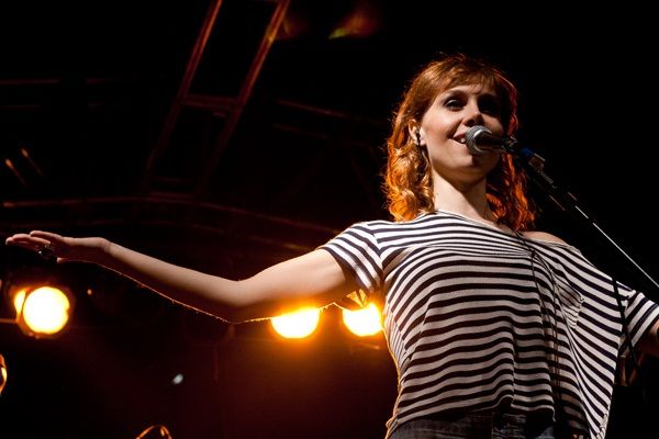 Thaís Gulin subiu ao palco com 20 minutos de atraso, devido a problemas técnicos