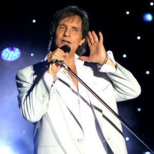 Roberto Carlos completa 70 anos de vida nesta terça, 16