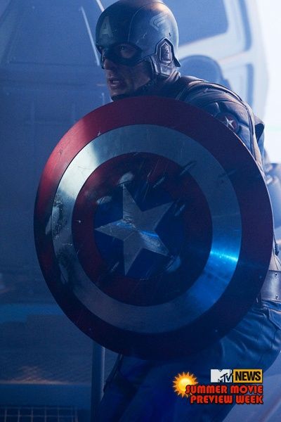 Capitão América: O Primeiro Vingador traz Chris Evans no posto do protagonista