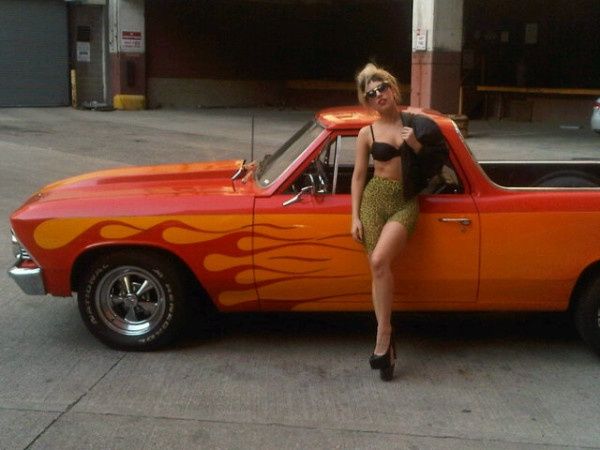 Lady Gaga divulga foto inédita sua no Twitter