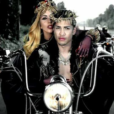 Lady Gaga afirma que "Judas" não é sobre religião