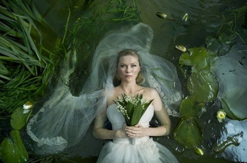 Kirsten Dunst em cena de Melancolia