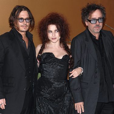 Johnny Depp, Helena Bonham Carter e Tim Burton juntos, em foto de 2009