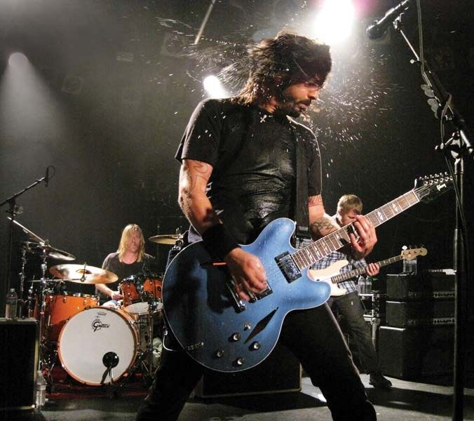 TERAPIA NA TELA Grohl (à frente) superou os problemas do Foo Fighters e o fantasma do Nirvana