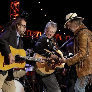 Sucesso nos anos 60, Buffalo Springfield retorna aos palcos com sua formação original