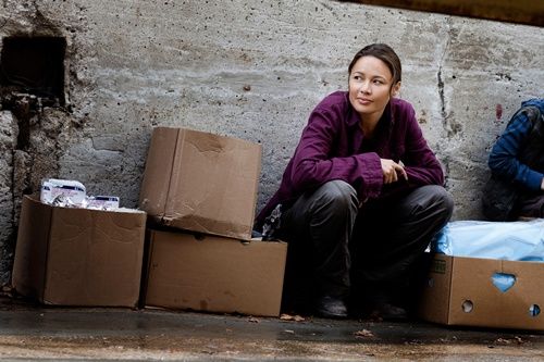 A médica Anne Glass (Moon Bloodgood)