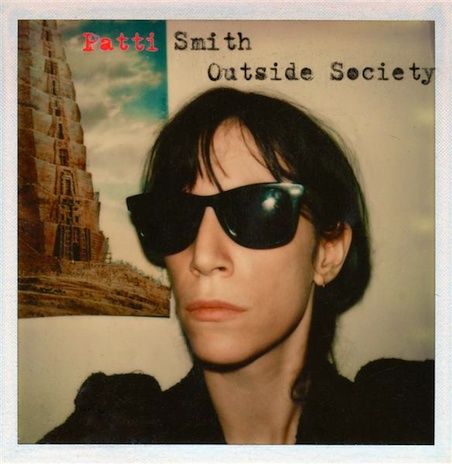 Patti Smith lança Outside Society em agosto