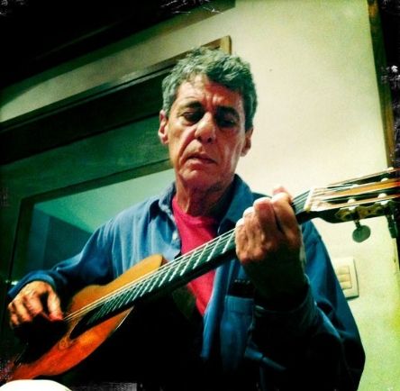 Chico Buarque vai mostrar, ao vivo e pela internet, a música inédita "Sinhá"