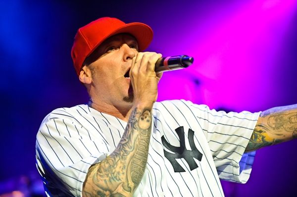 "Obrigado, te amo", arriscou Fred Durst, em português