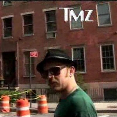 Caleb Followill foi abordado pelo TMZ nesta terça, 2