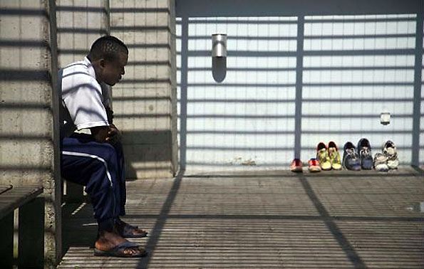 Cena de Vôo Especial, de Fernand Melgar: lado político em Locarno na tela